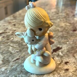 Precious moments - Jesus Loves Me